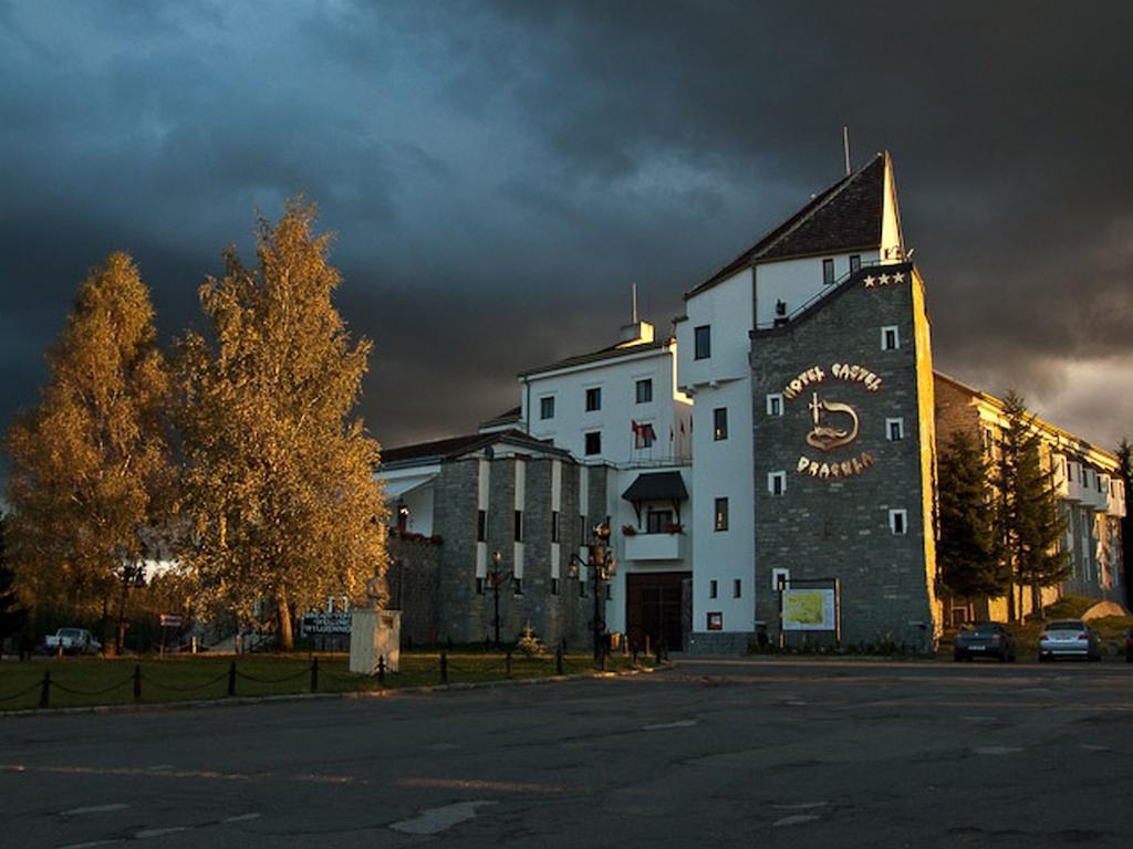 Hotel Castel Dracula Piatra Fantanele Exterior photo