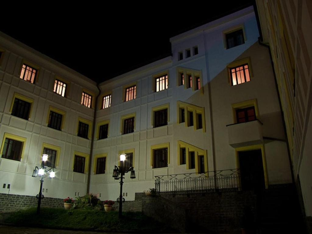 Hotel Castel Dracula Piatra Fantanele Exterior photo